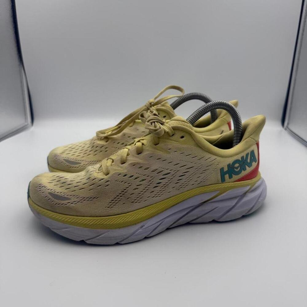 HOKA ONE ONE W Clifton 8 Yellow Pear Sweet Corn 1119394 Womens Size 7.5 B No box